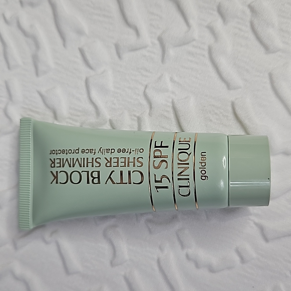 CLINQUE CITY BLOCK SHEER SHIMMER IN GOLDEN SPF15